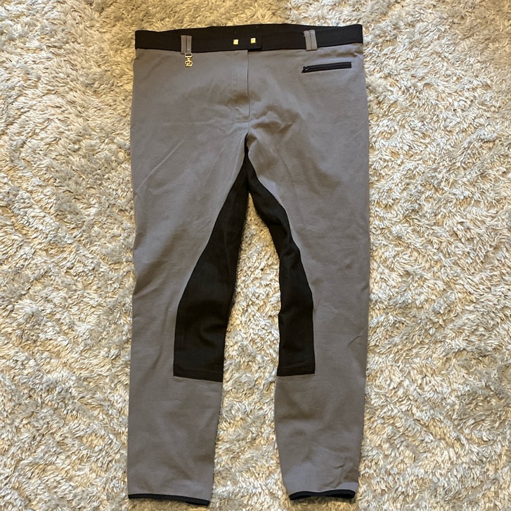 Full Seat Riding Breeches. 34R. German made, Golden Dress.